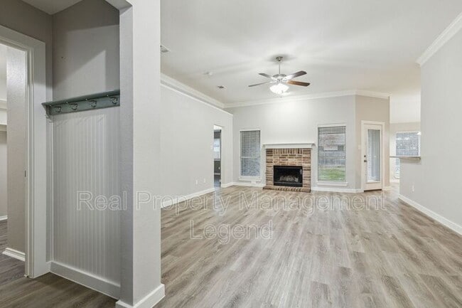 Photo - 1800 Meadowlark Ln House