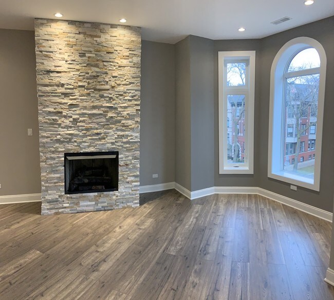 Foto del edificio - 1254 N Hoyne Ave