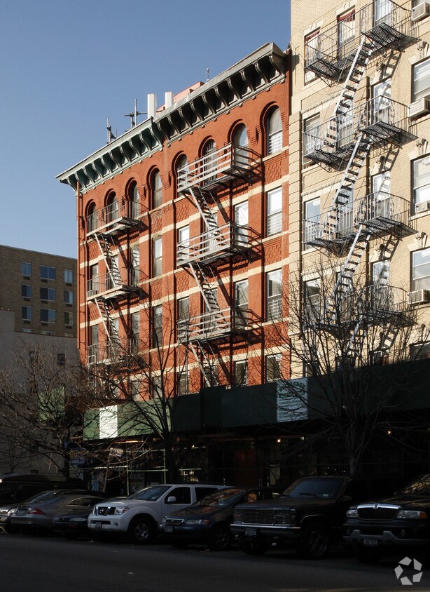 Foto del edificio - 2743 Frederick Douglass Blvd