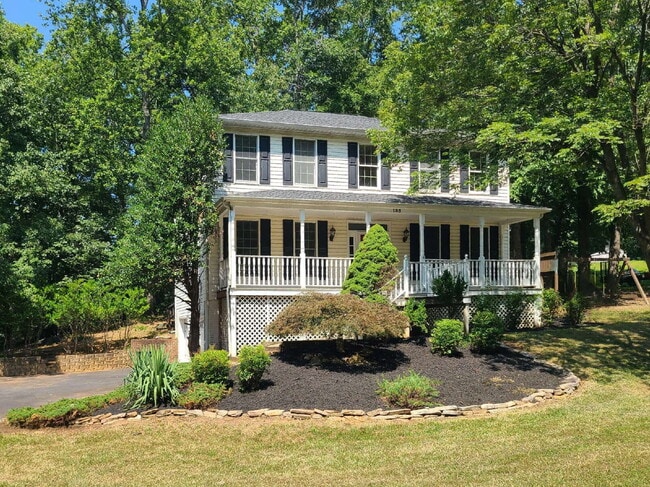 4 BR, 2.5 BA Colonial with Attached Garage - 4 BR, 2.5 BA Colonial with Attached Garage Apartment