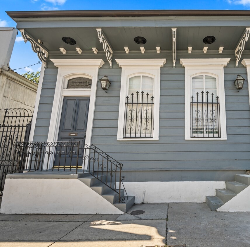 Primary Photo - 1413 Burgundy St