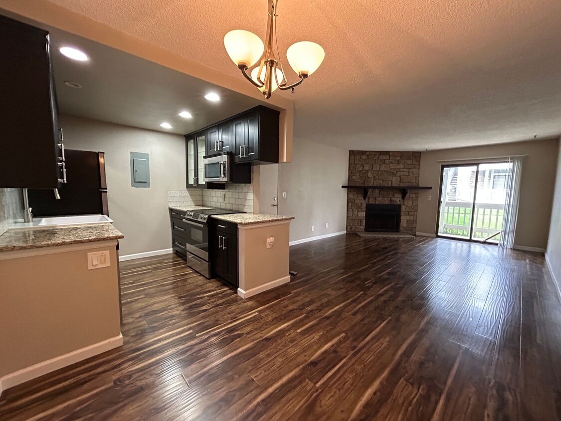 Newly renovated 1 Bed/1 Bath Condo near Lo... - Newly renovated 1 Bed/1 Bath Condo near Lo...