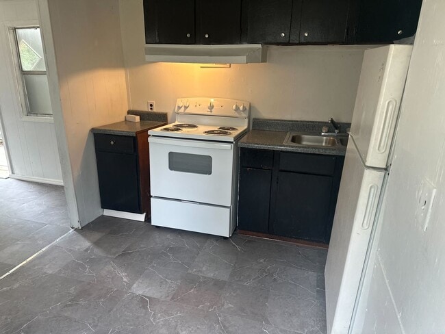Building Photo - APPROVED SECTION 8 VOUCHERS ONLY!  - 2 Bed...