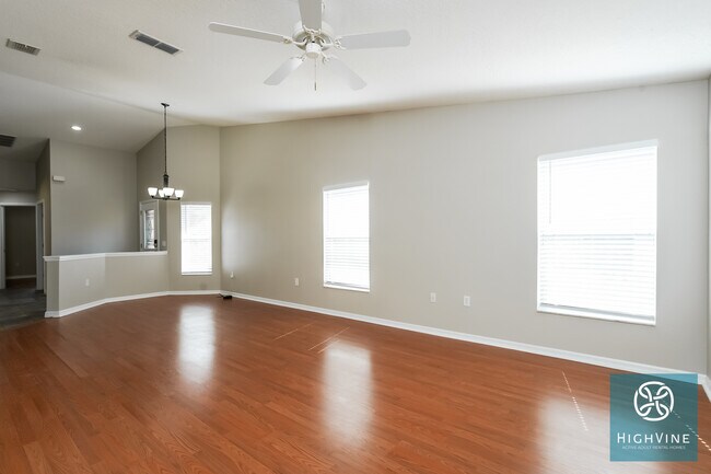 Building Photo - 280 Grand Canal Dr
