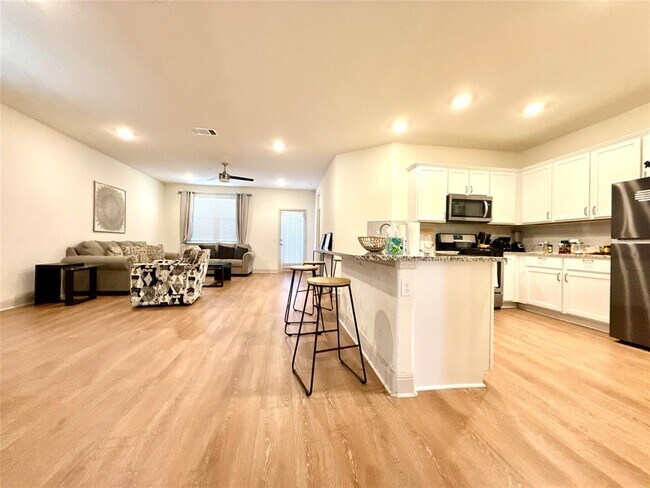 Building Photo - 17217 Bassano Ave