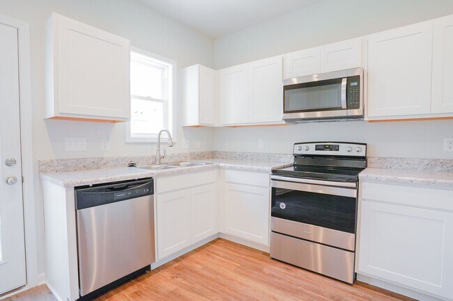 Building Photo - 2 br, 2.5 bath House - 95 Outlook Pace