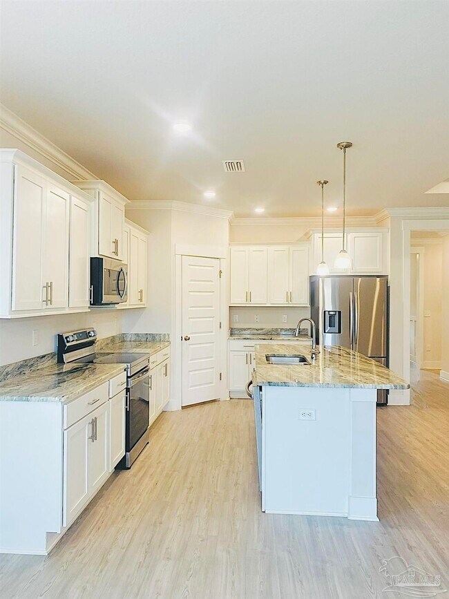 Foto del edificio - 7012 Whitetail Run Dr