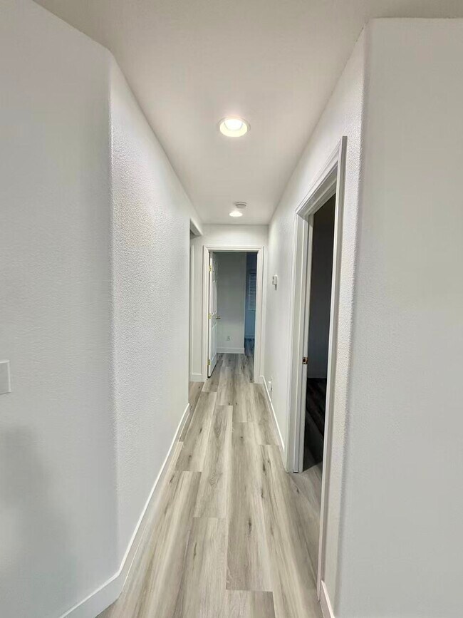 Foto del edificio - 6436 Casamar St