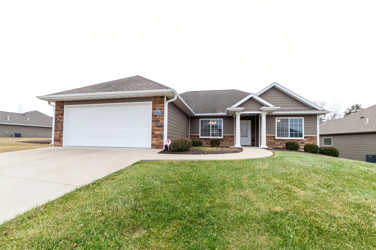 Foto principal - 4500 Weybridge Dr