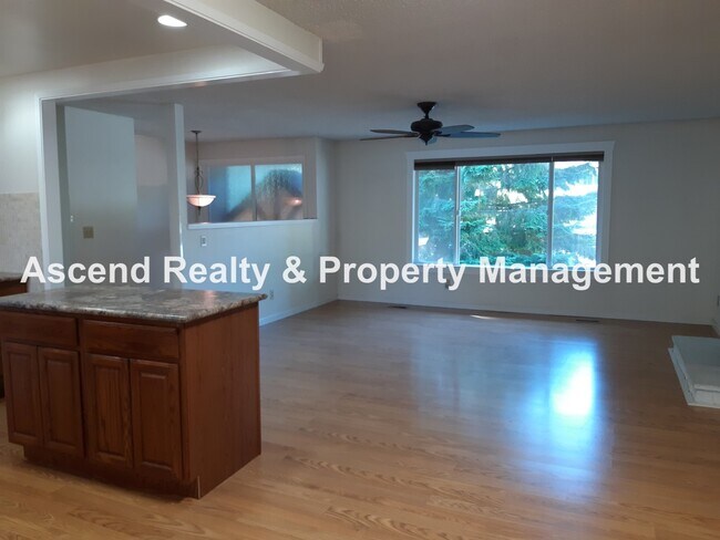 Foto del edificio - Updated 4 Bed on Cul de Sac Quick Access t...