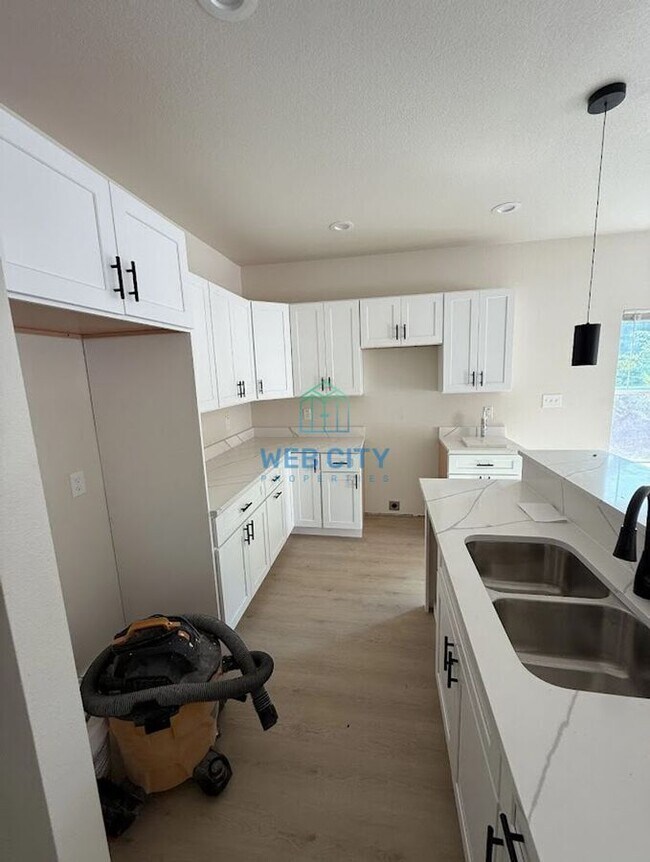 Foto del edificio - 2505 Lenway St