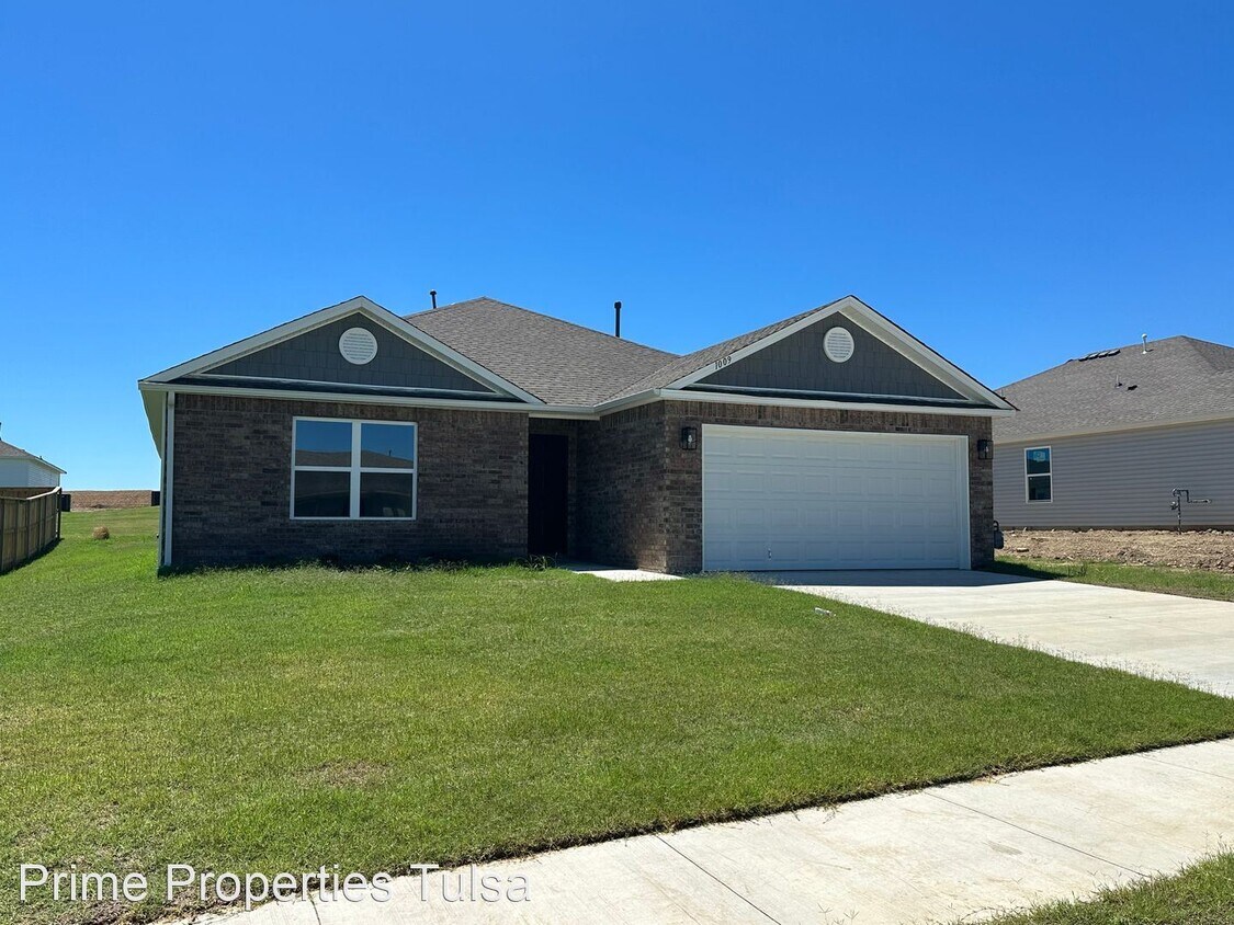 1009 W Abilene Rd, Claremore, OK 74019 House Rental in Claremore, OK