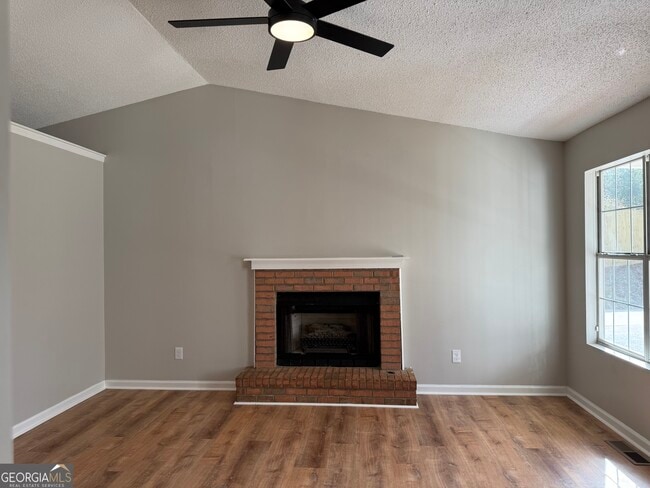 Building Photo - 115 E Greenwood Dr