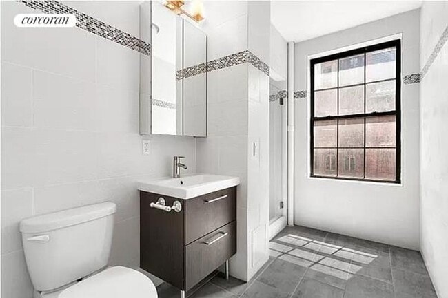 Building Photo - 175 W 76th St