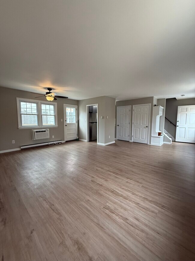 Foto del edificio - 2 Frances Ave