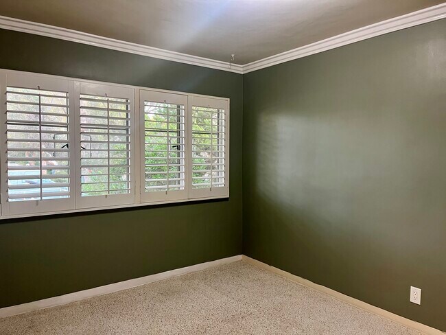 Building Photo - 5381 Village Grn