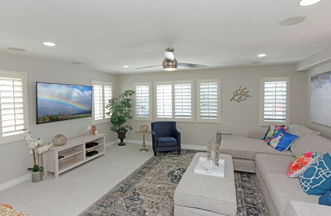 Foto del edificio - Upgraded 2 BD/ 2 BA on Newport Beach Penin...