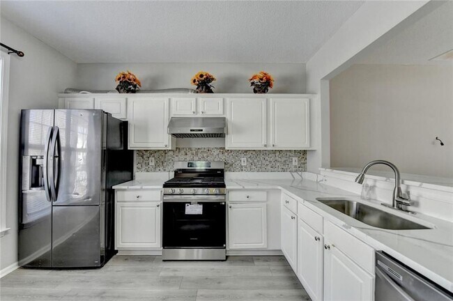 Foto del edificio - 4061 Howell Park Rd