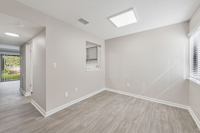 Building Photo - Pinewood Station Apartments and Townhomes