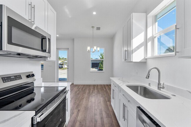 Foto del edificio - 1573 W 16th St