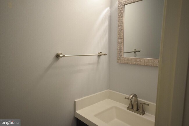 Building Photo - 2922 Waterford Ct