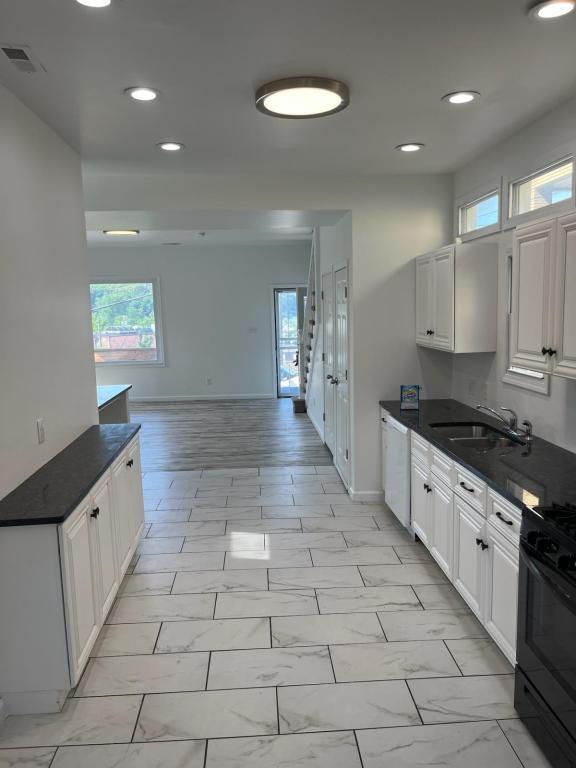 Photo - 712 Mary St House