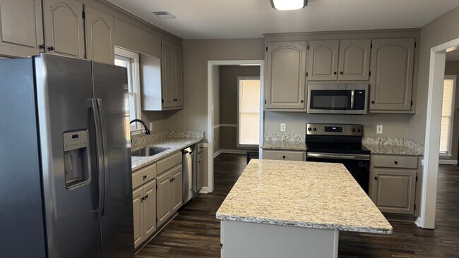 Foto del edificio - 350 Revere Rd