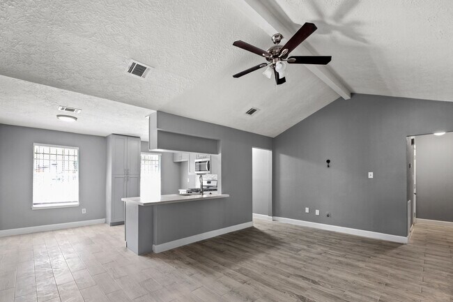 Foto del edificio - 4802 Croker Ridge Rd