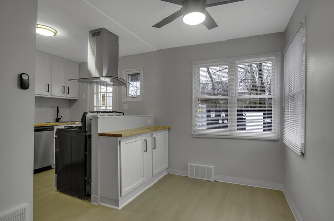 Cocina y comedor - Amherst Townhomes