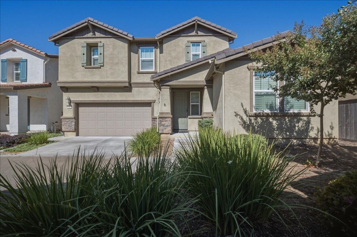 Photo - 15 Bannock Glen Pl