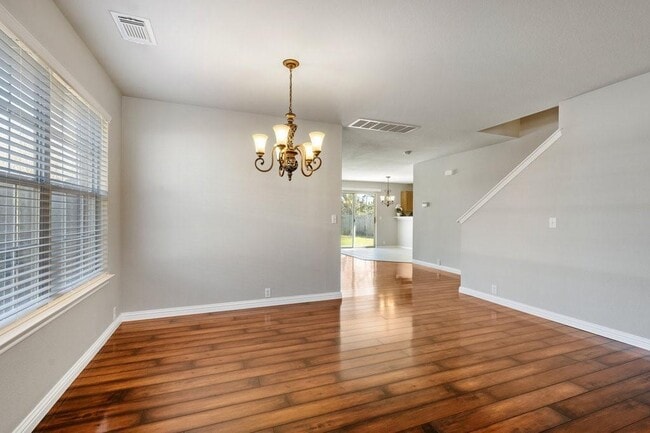 Foto del edificio - 1216 Mathias St