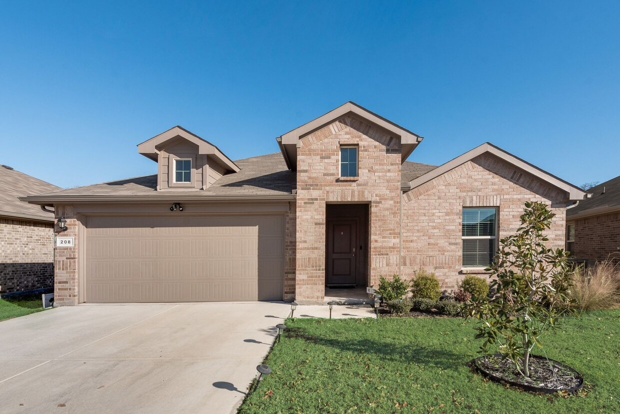 Foto principal - Amazing 4 Bed, 2 Bath Rental Ready for New...