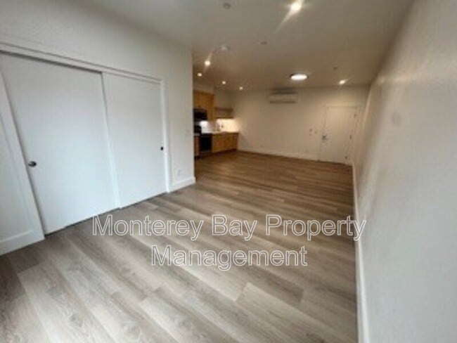 Building Photo - 3108 Seacrest Ave