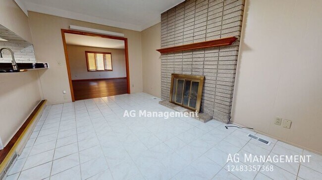 Foto del edificio - 12855 Ray Dr - Gorgeous N Warren 3Bed/2Bath