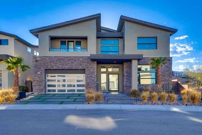 Foto del edificio - MMACULATE DREAM HOME LOCATED IN MESA RIDGE...