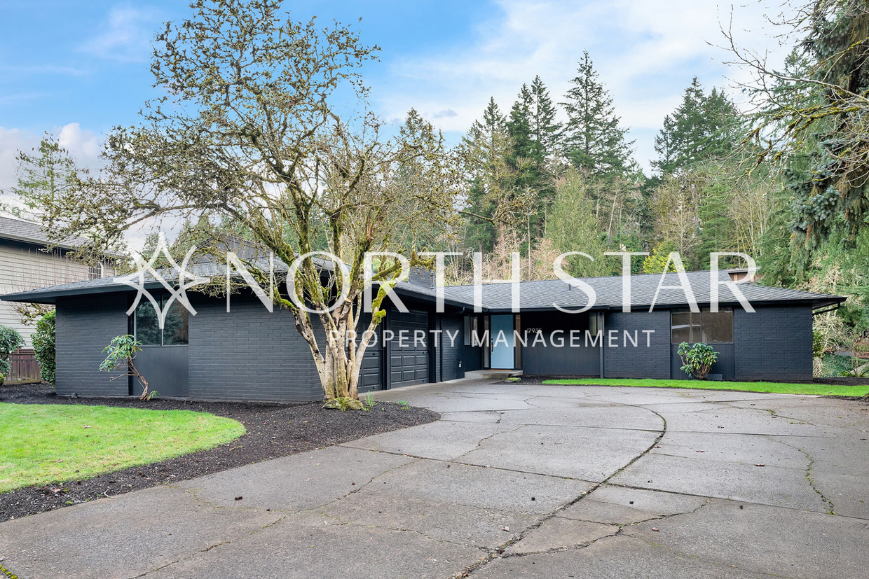 Primary Photo - Modern Ranch Remodel on Lake Oswego Canal