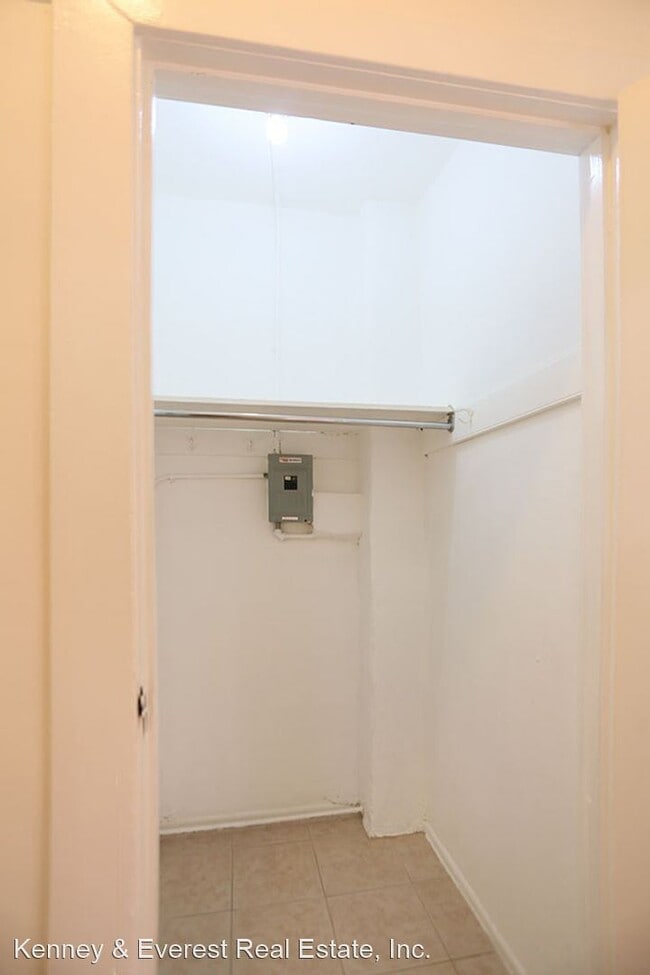 Building Photo - Studio, 1 bath House - 797 Bush Street