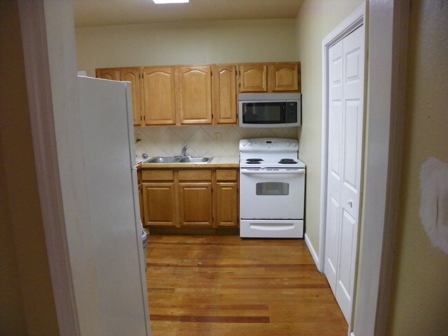 Building Photo - 2023 Cincinnati Ave