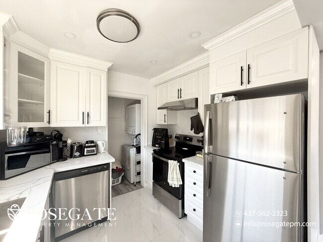 Photo du bâtiment - Newly Renovated 3-Bedroom Detached Home – ...