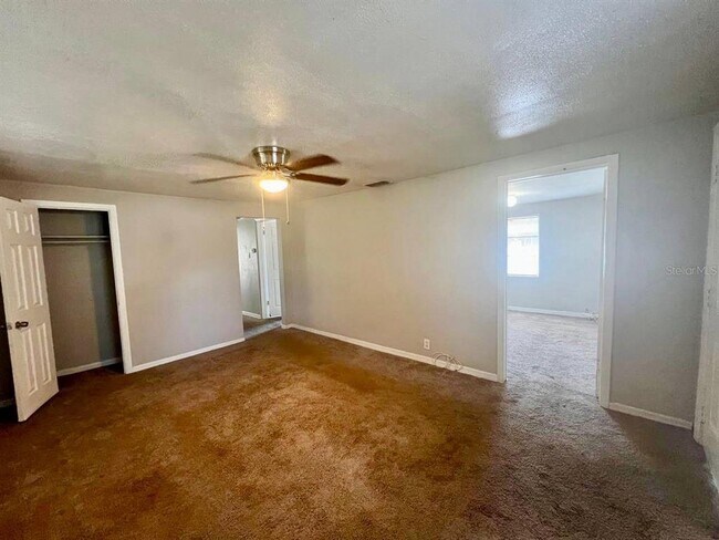 Foto del edificio - 1513 E Poinsettia Ave