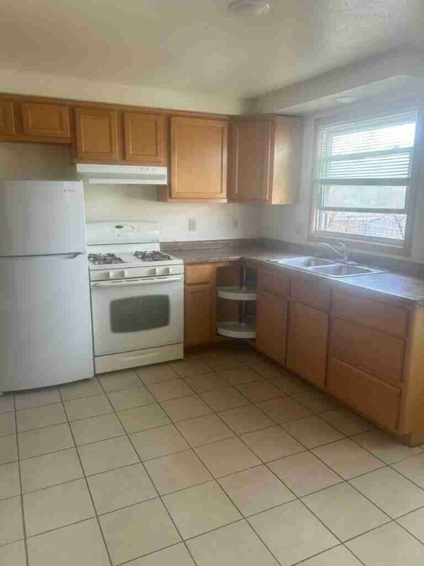 Foto principal - 8923A W Carmen Ave