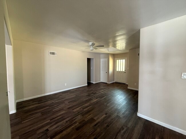 Building Photo - 6585 Delbarton St