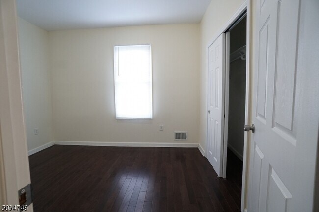 Foto del edificio - 290 N 6th St