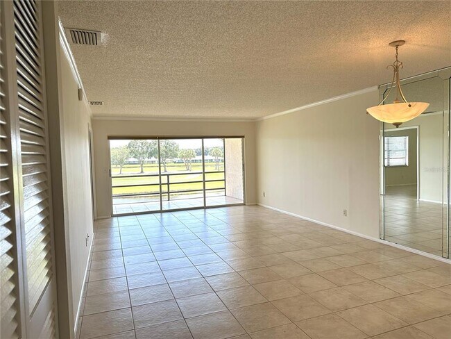 Building Photo - 7050 Fairway Bend Ln