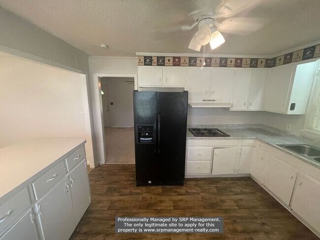 Building Photo - Charming Brick 3 Bedroom, 1 1/2 bath Home ...