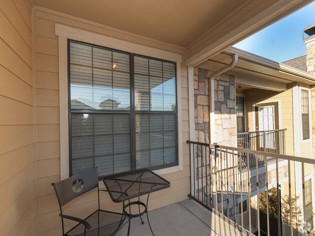 Balcony - Mansions at Hickory Creek