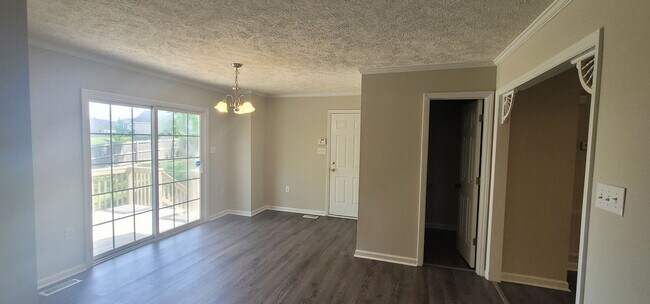 Building Photo - New Listing