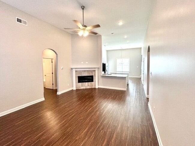 Building Photo - Now Leasing a 4-bedroom 3 bath home @ Nich...