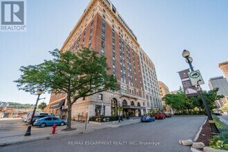 Building Photo - 112-112 King St E