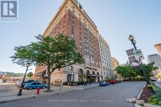 Building Photo - 112-112 King St E